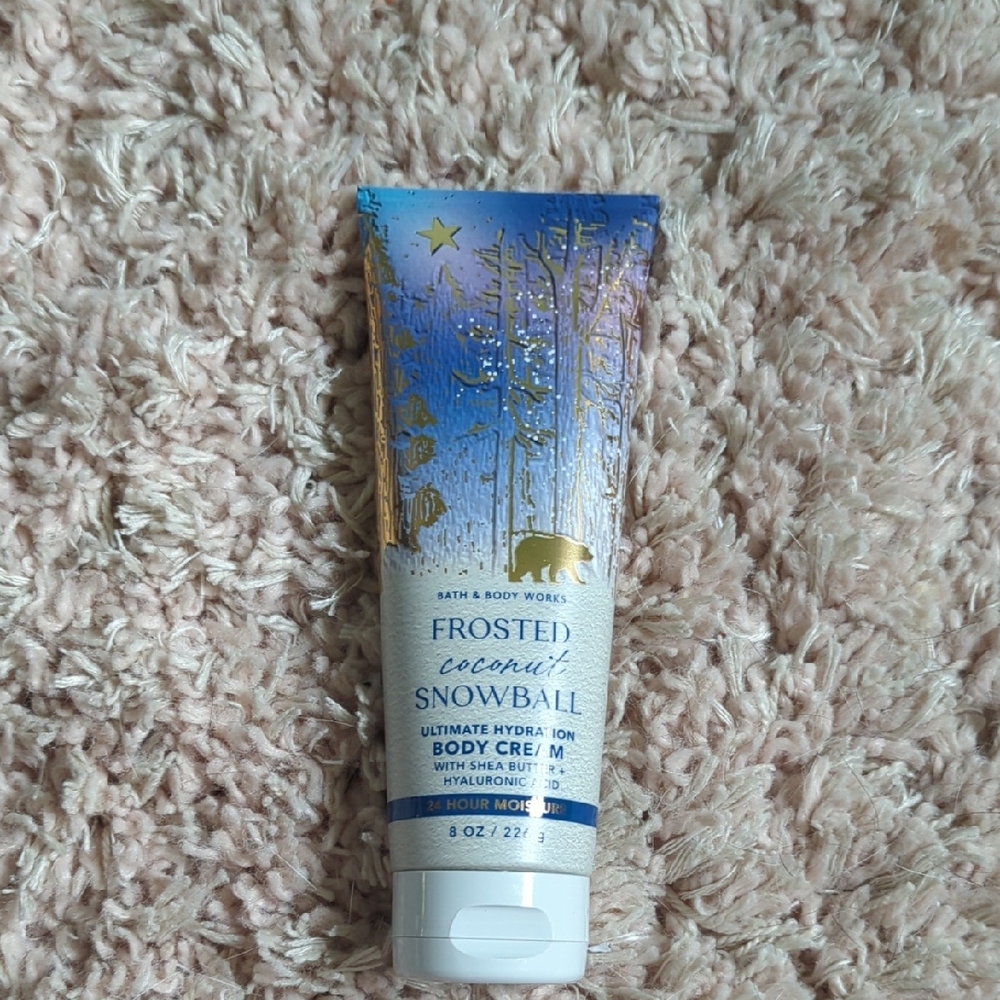 🐊Bath & Body Works Frosted Coconut Snowball Body Cream - Picture 1 of 2